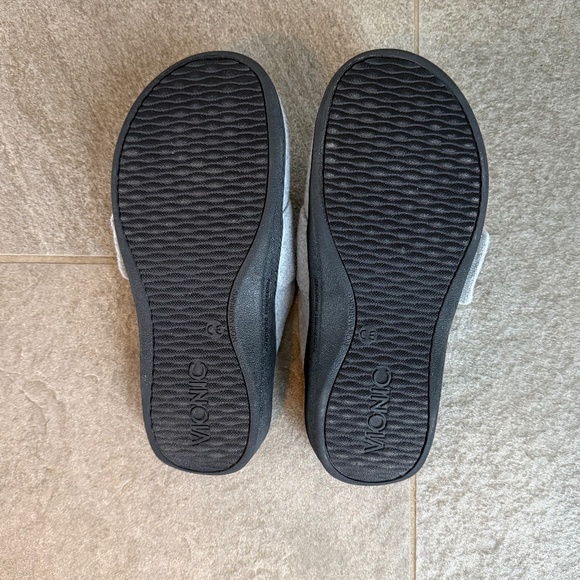 Vionic Gemma II Mule Slippers in Light Grey Flannel NWOT Size 7 - Picture 11 of 11